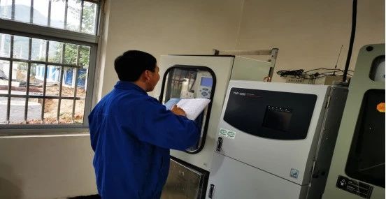 µ¤·ïÎÛË®³§Ò»ÏßÔ±¹¤Ä¬Ä¬¼áÊØ È«Á¦°ü¹ÜË«½Úʱ´úÉú²úÊÂÇéÇå¾²ÎȹÌÔËÐÐ µ¤·ïÎÛË®³§Ò»ÏßÔ±¹¤Ä¬Ä¬¼áÊØ È«Á¦°ü¹ÜË«½Úʱ´úÉú²úÊÂÇéÇå¾²ÎȹÌÔËÐÐ